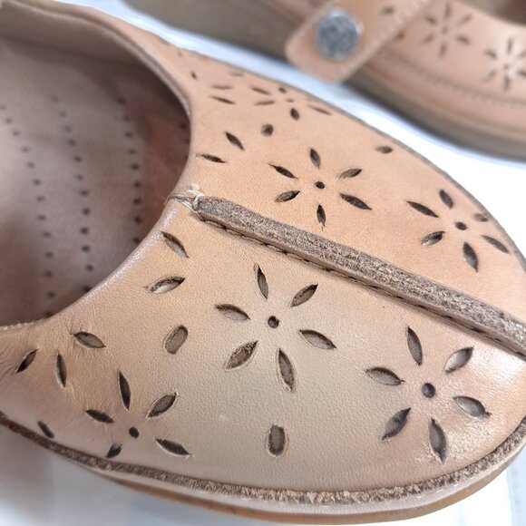 Clarks Shoes Womens sz 7 7M Everlay Bai Mary Jane Strap Comfort Wedge Brown tan - Picture 2 of 13